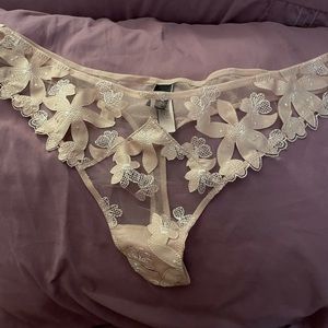 Lace thong